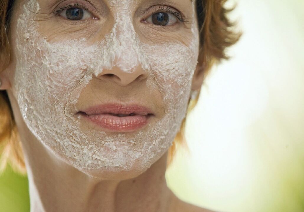 Verjüngende Maske für die Gesichtshaut ab 50 Jahren