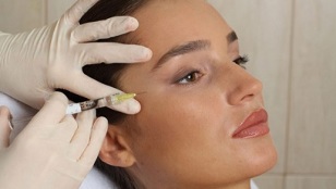 Mesotherapie als Mittel zur Verjüngung der Haut um die Augen